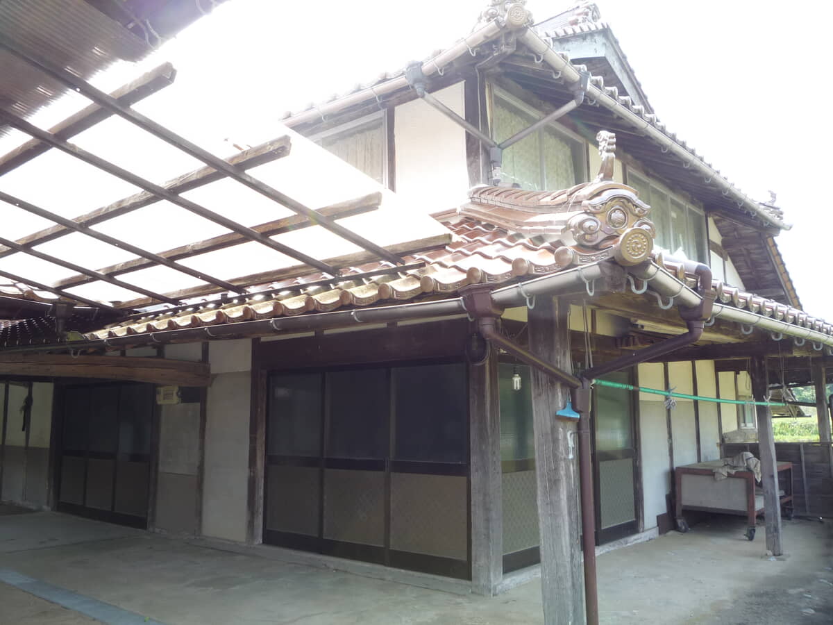 Wood house on a large plot in Hiroshima