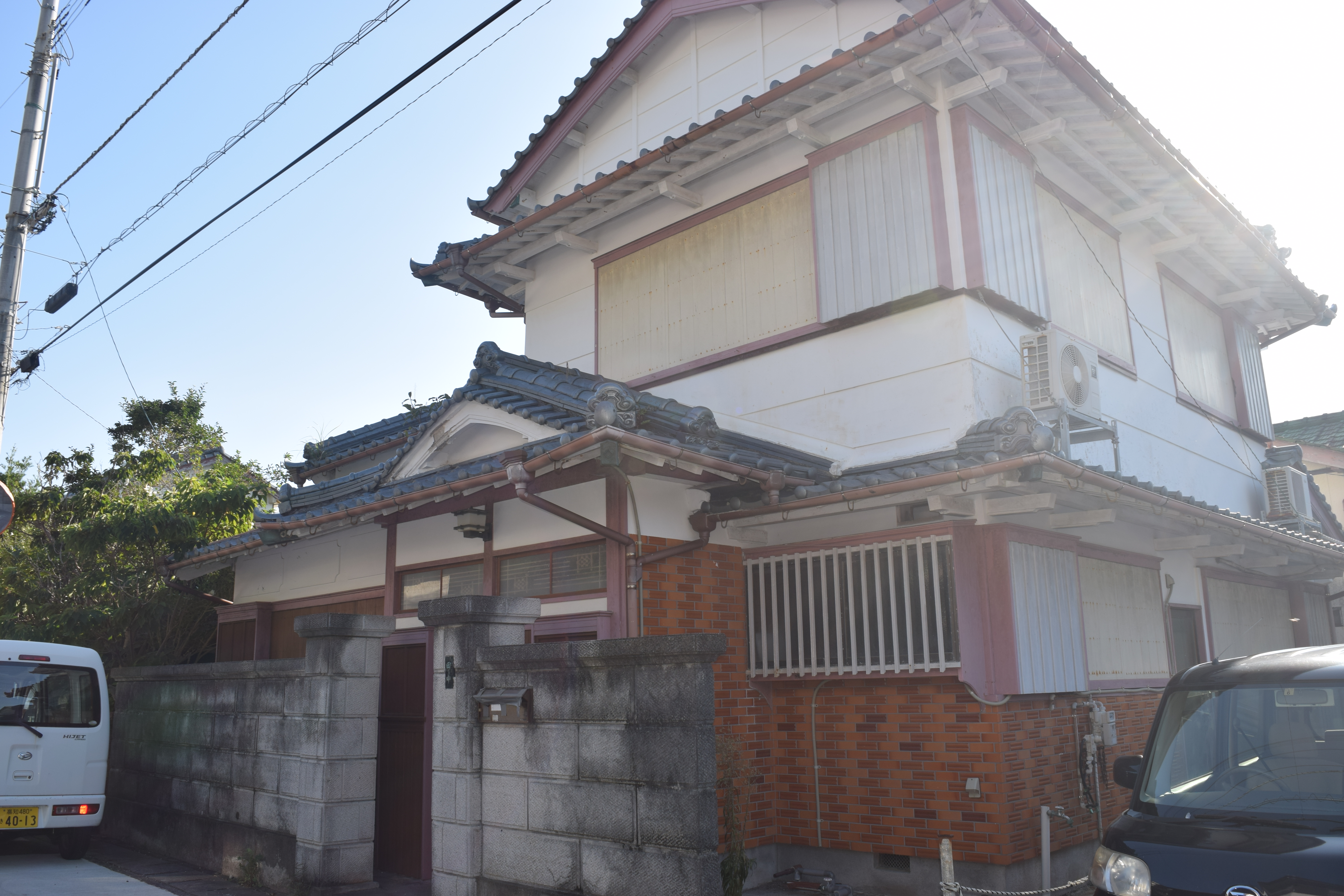 1980s wood house in Kochi