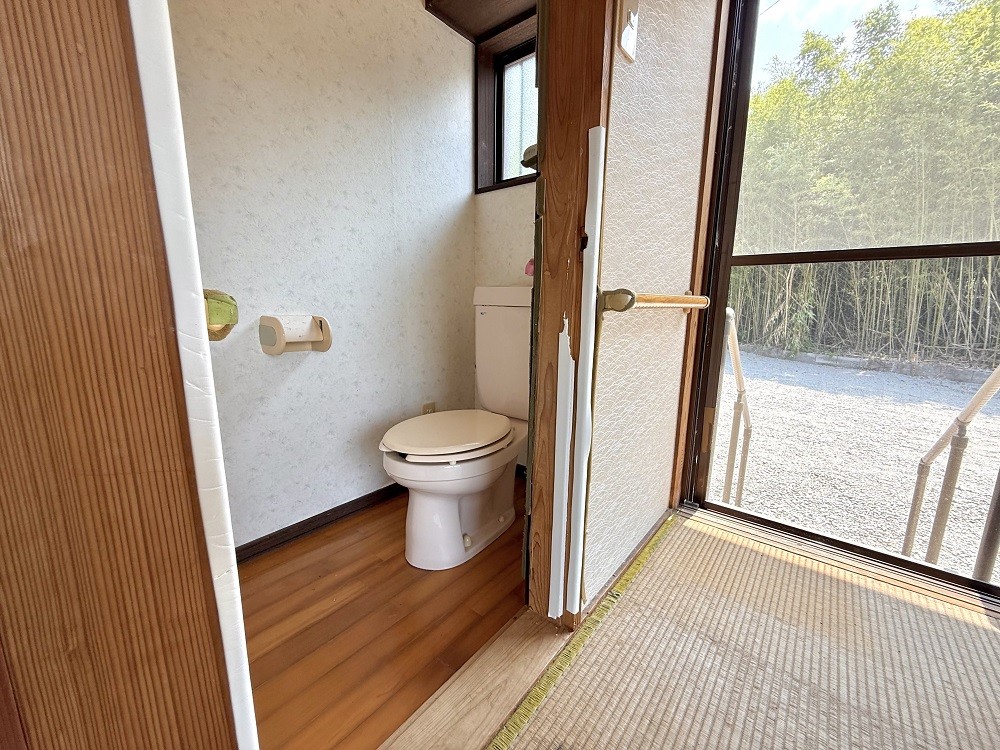 1990s wood house near the coast in Yamakawanarukawa, Ibusuki