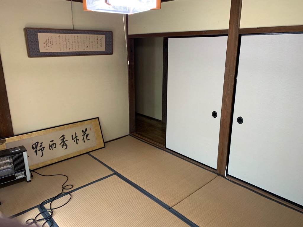 1960s wood house on a large plot in Tottori