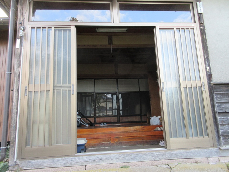 1950s wood house on a large plot in Iwate