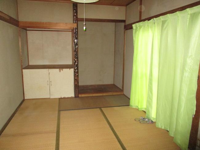 1980s wood house, 20-min walk to station, Okayama