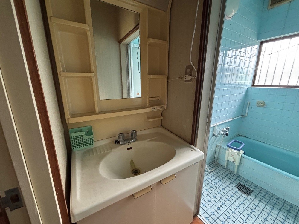 1980s wood house near the coast in Ibusuki, Kagoshima