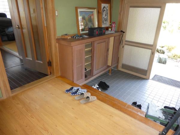 1990s wood house, 20-min walk to station, Ehime