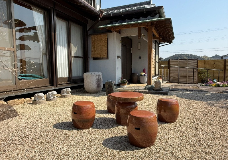 Farmland, office, and storage with spacious traditional home, for creative pursuits
