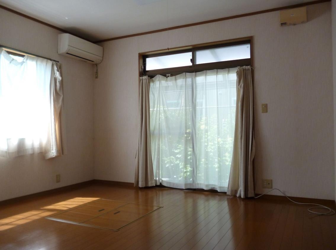 2000s wood house, 5-min walk to station, Terushima, Ichikikushikino