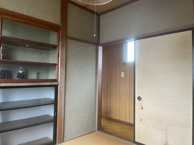 1970s wood house, 7-min walk to station, Shizuoka