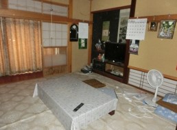 1970s wood house on a large plot in Niigata