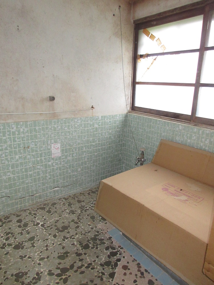 1960s wood house, 16-min walk to station, Iwate