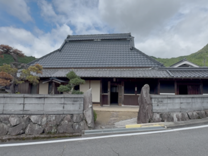 1970s wood house on a large plot in Hyogo