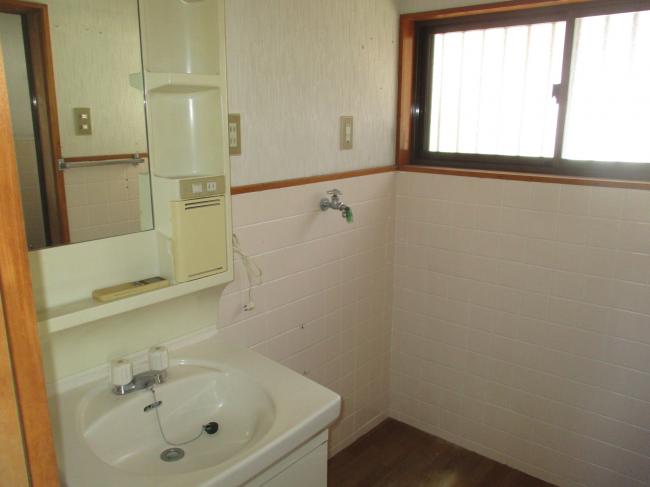 1990s wood house, 3-min walk to station, Okayama