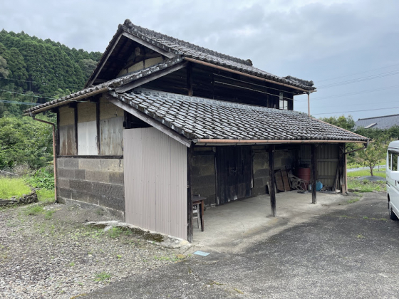 1990s wood house on a large plot in Miyazaki