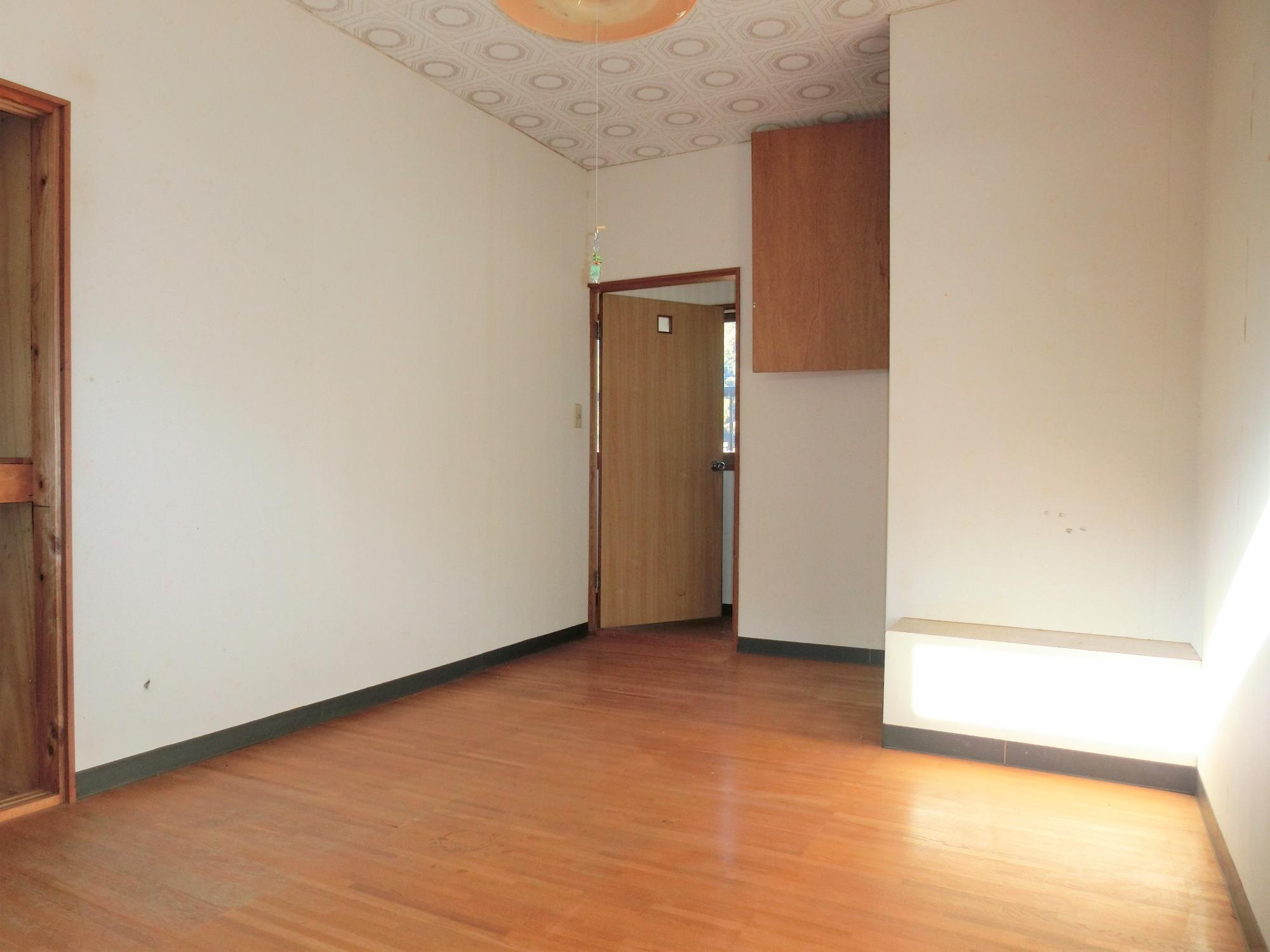 1970s wood house on a large plot in Fukuoka