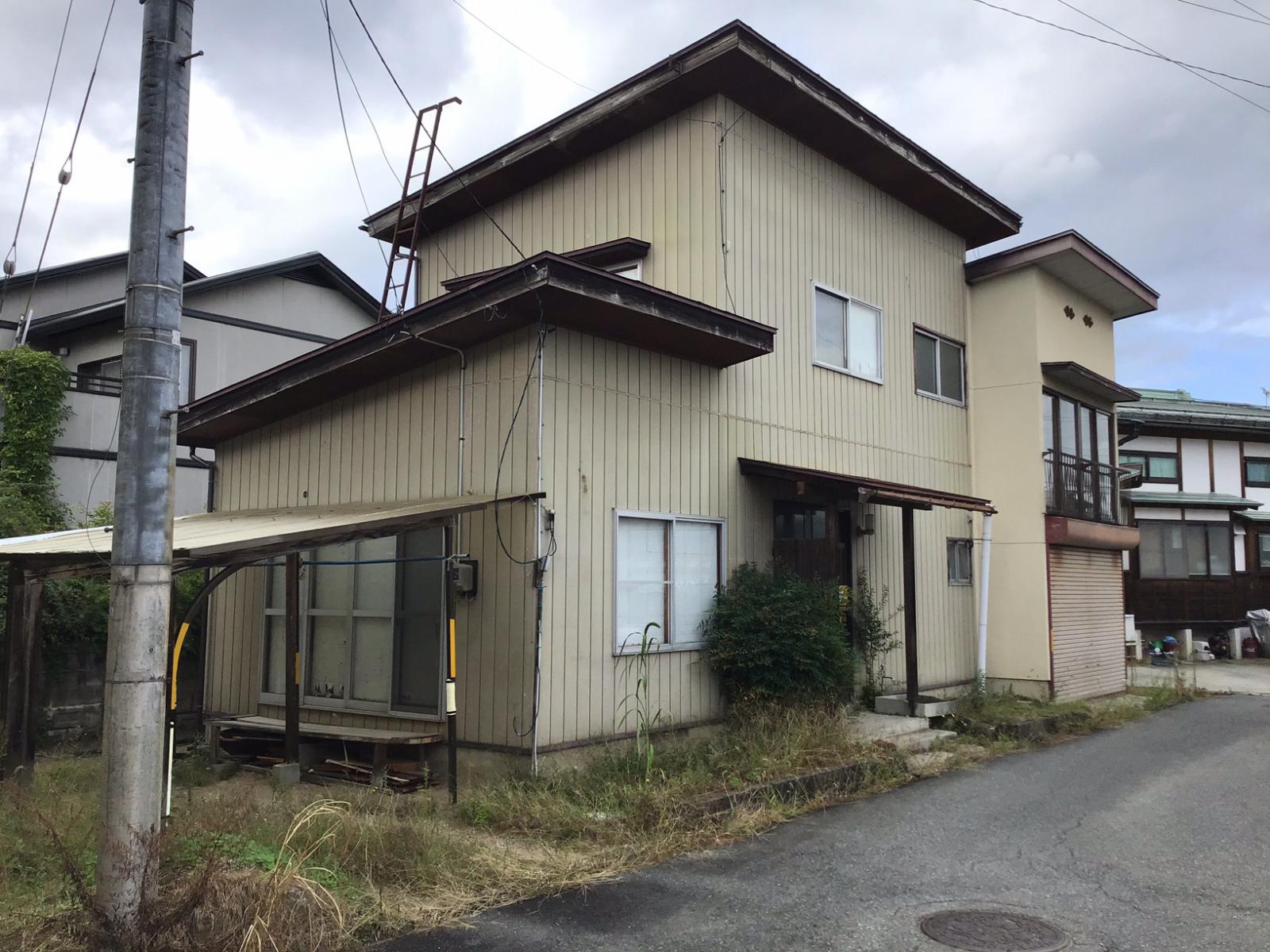 1980s wood house, 17-min walk to station, Yamagata
