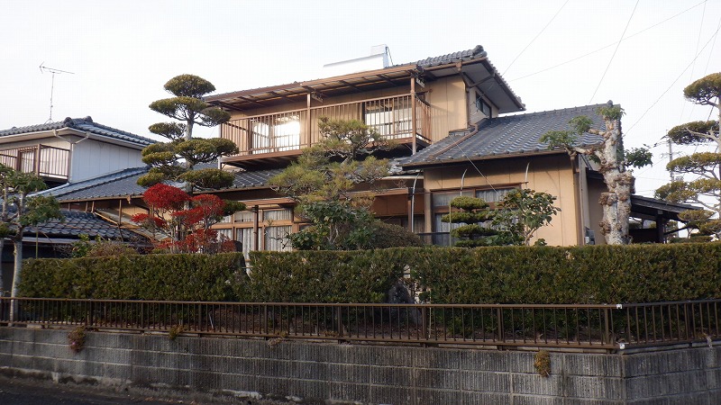 1980s wood house, 15-min walk to station, Saga