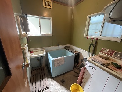 1970s wood house on a large plot in Hiroshima