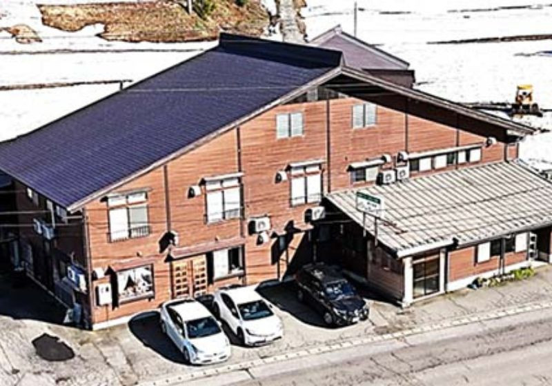 Wood house on a large plot in Urada, Tokamachi