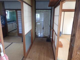 1950s wood house, 16-min walk to station, Oita