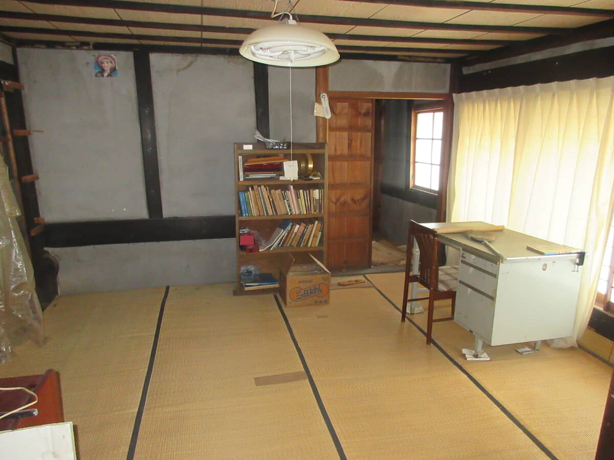 1880s wood house on a large plot in Hiroshima