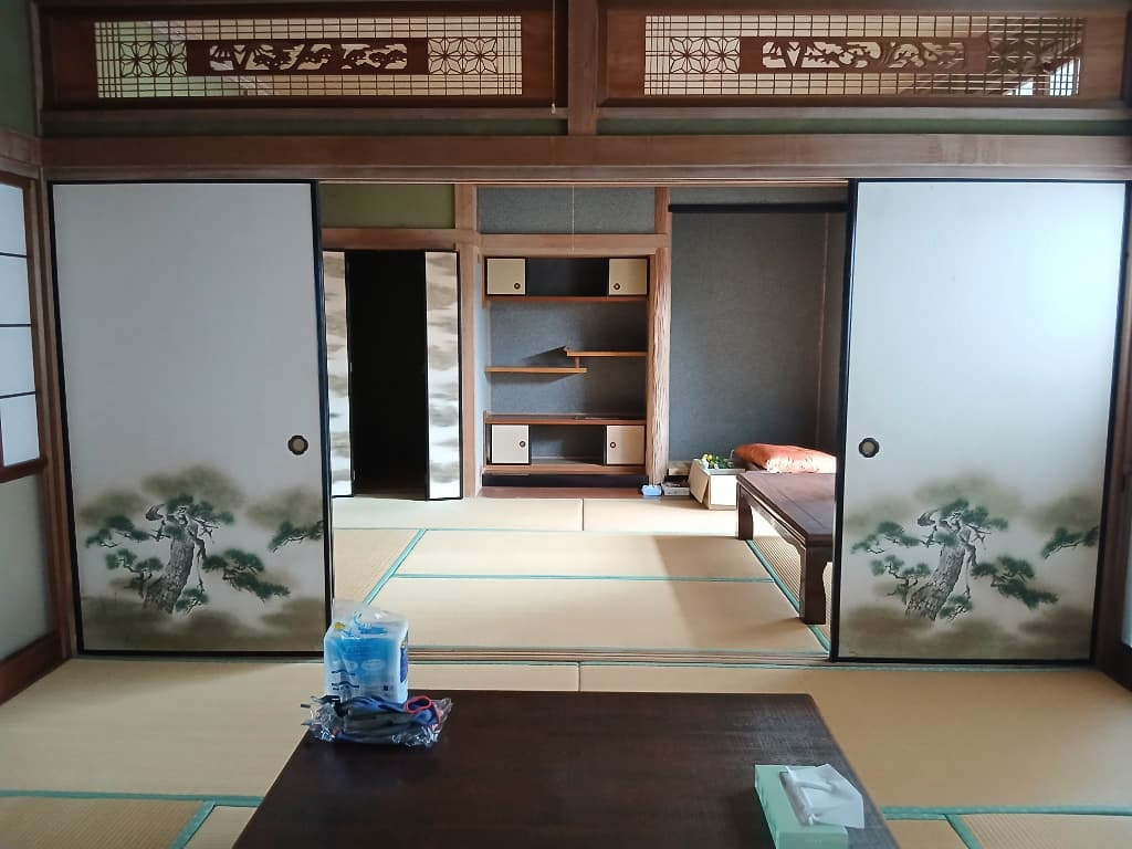 1980s wood house on a large plot in Nagasaki