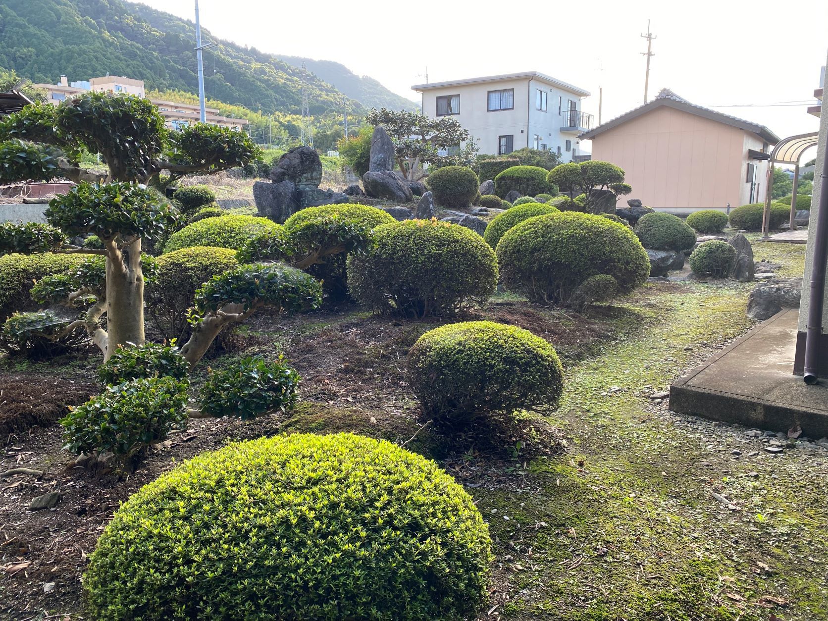 1960s concrete house on a large plot in Ehime