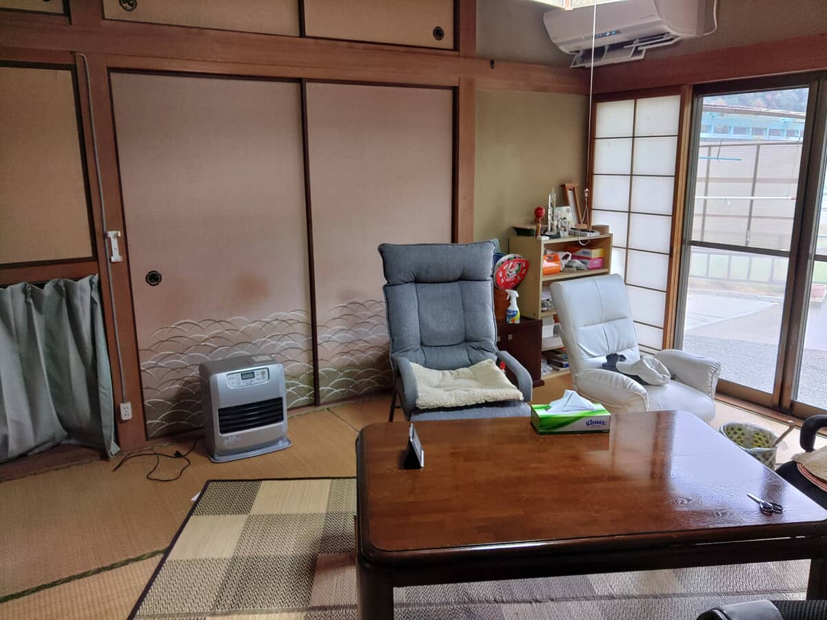 1980s wood house on a large plot in Hiroshima