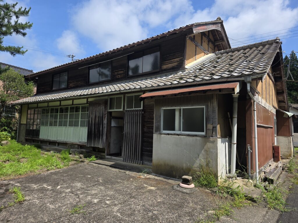1960s wood house near the coast in Tango, Kyotango
