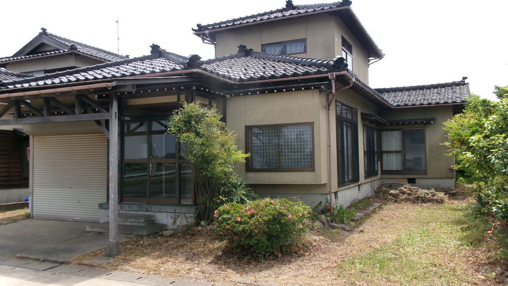 1980s wood house, 12-min walk to station, Toyama
