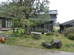 1980s wood house on a large plot in Niigata