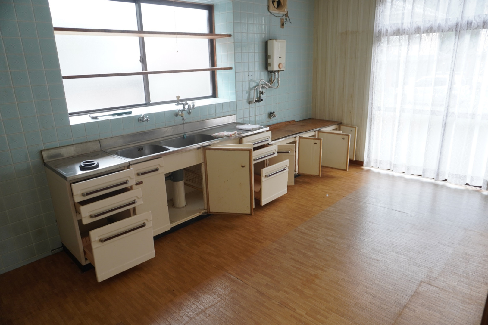 Office-attached property! Flush toilet. Good sunlight. Garage available.