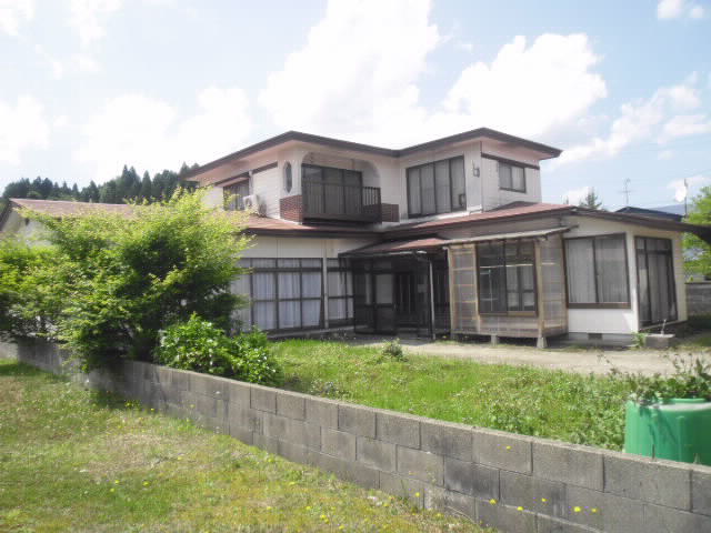 1970s wood house with outbuildings in Akita