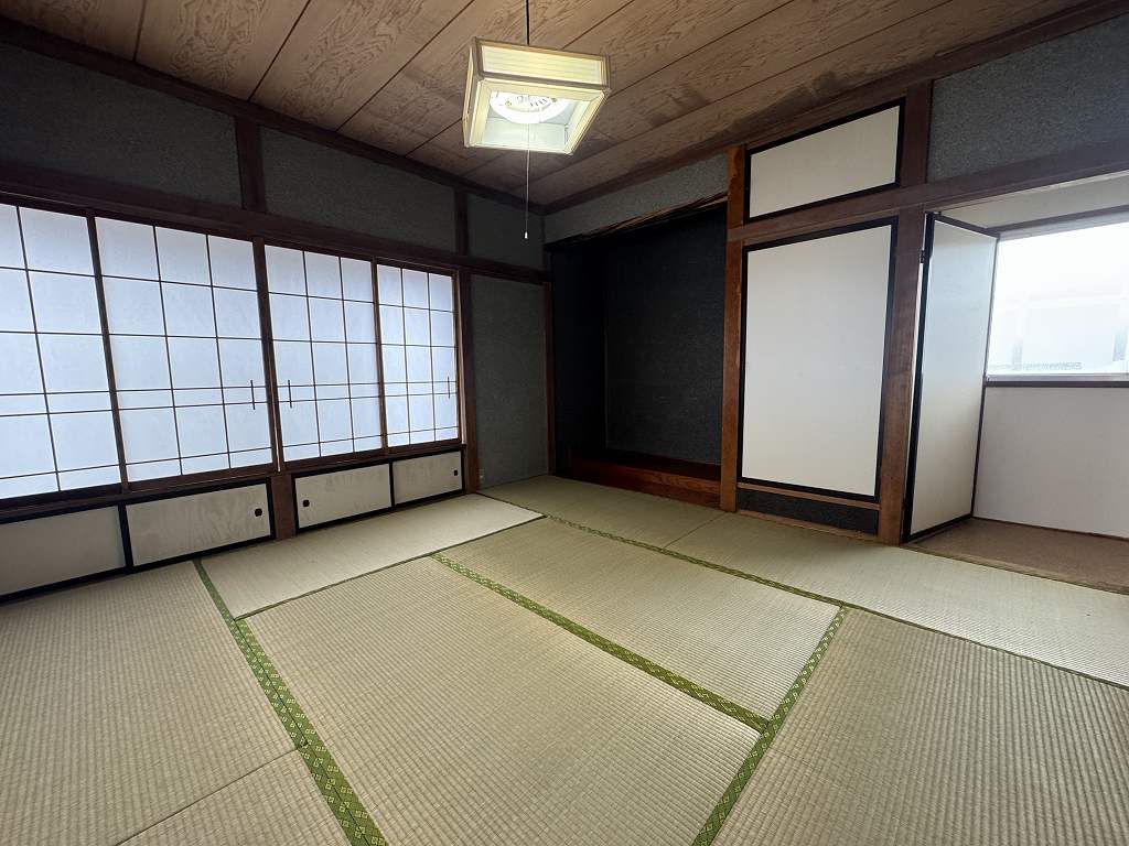 1970s wood house, 11-min walk to station, Nagano