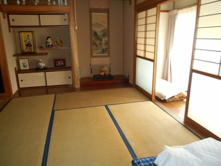1990s wood house in Kochi