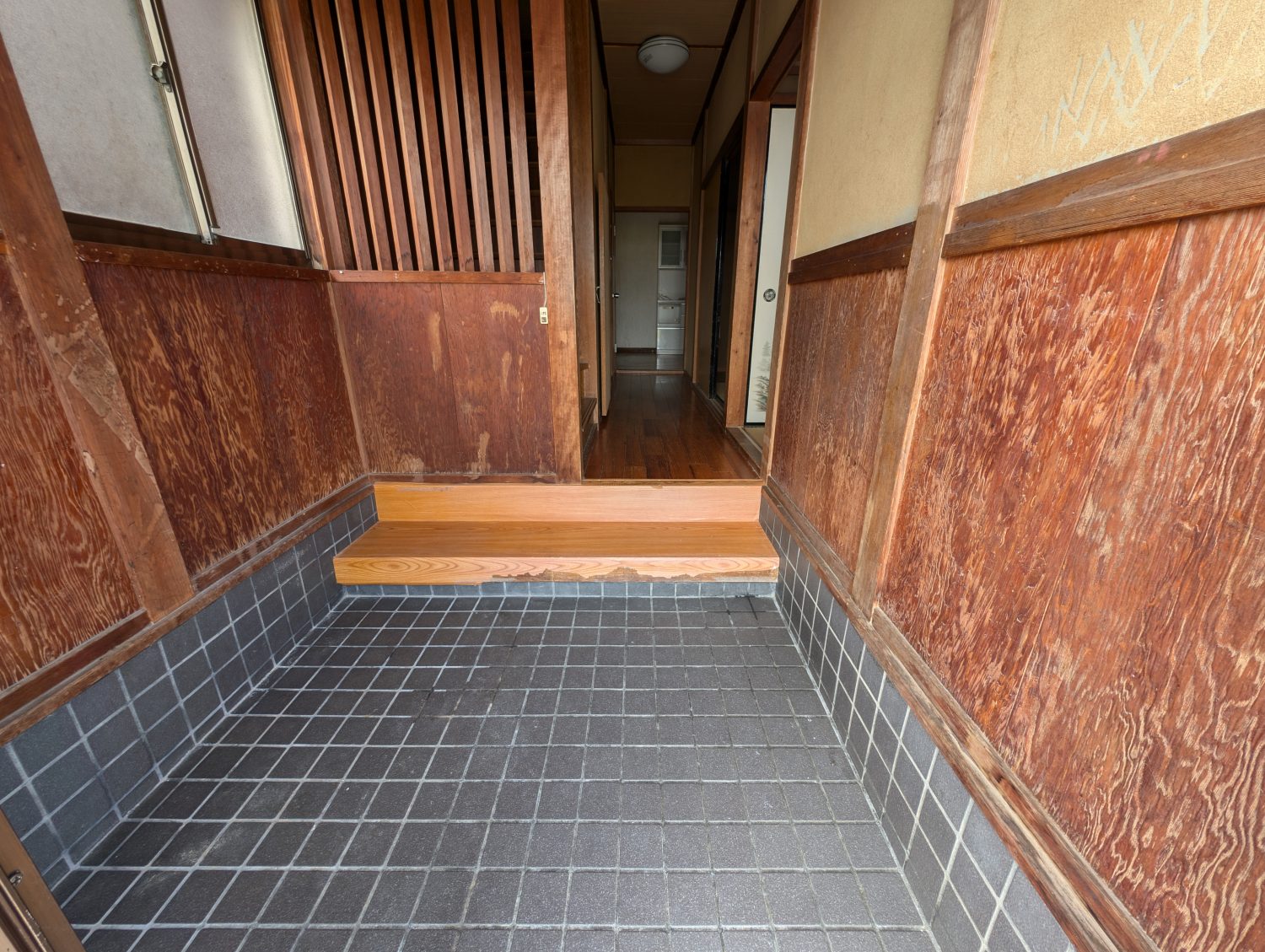 1980s wood house, 6-min walk to station, Hyogo
