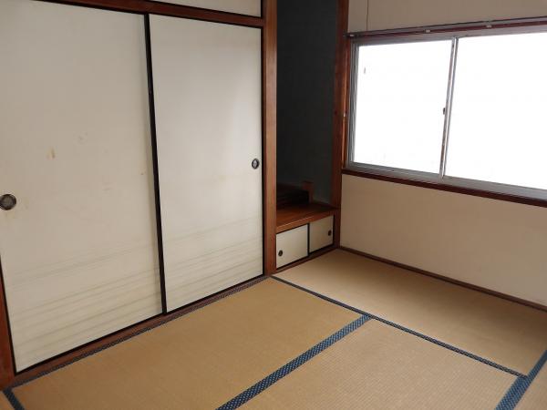 1970s wood house, 5-min walk to station, Ehime