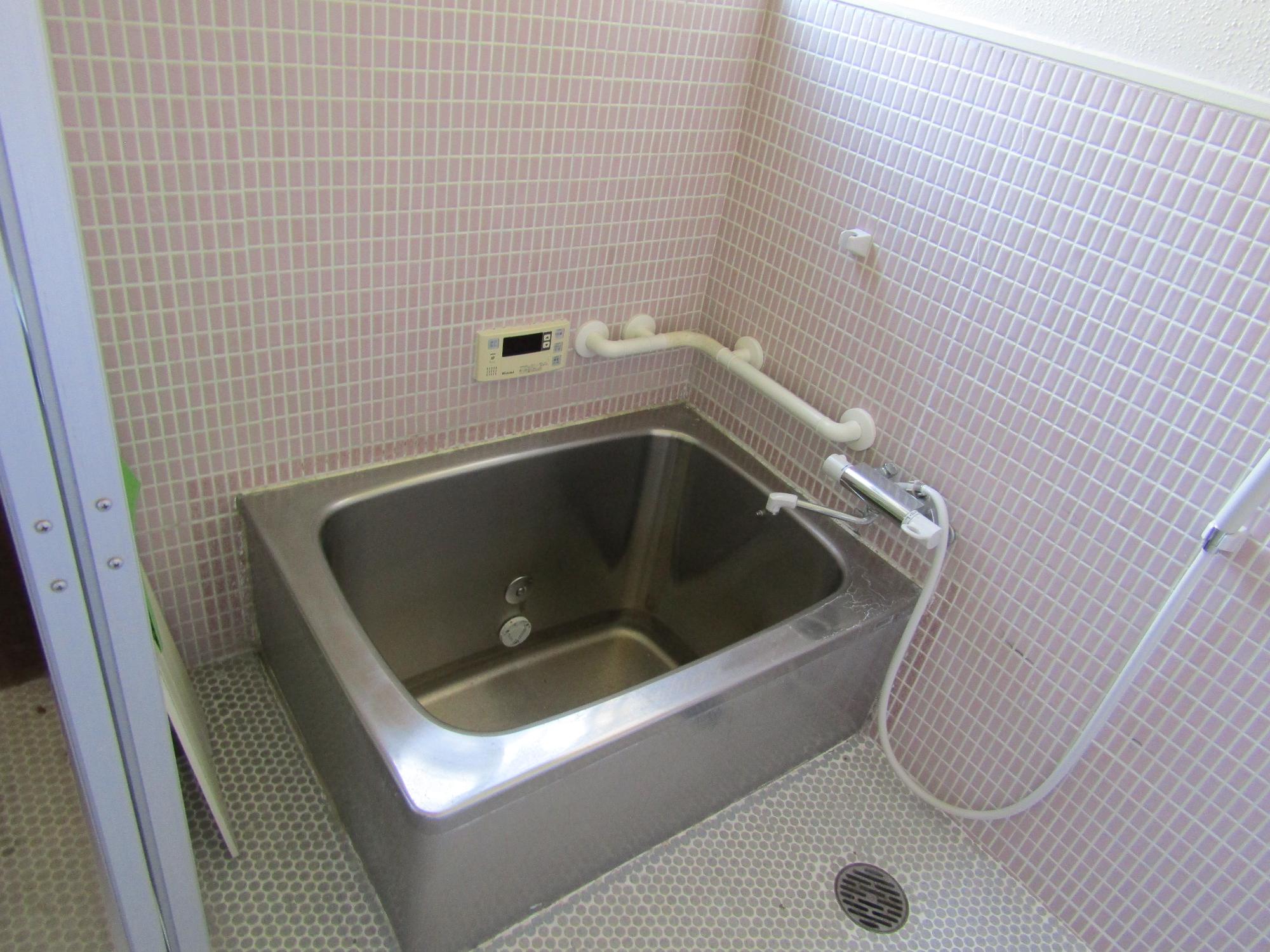 A-115: Natural surroundings, perfect for two people, home vegetable gardening possible