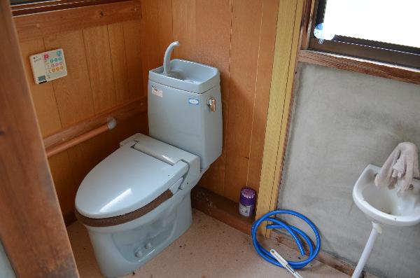 1980s wood house with outbuildings in Hyogo
