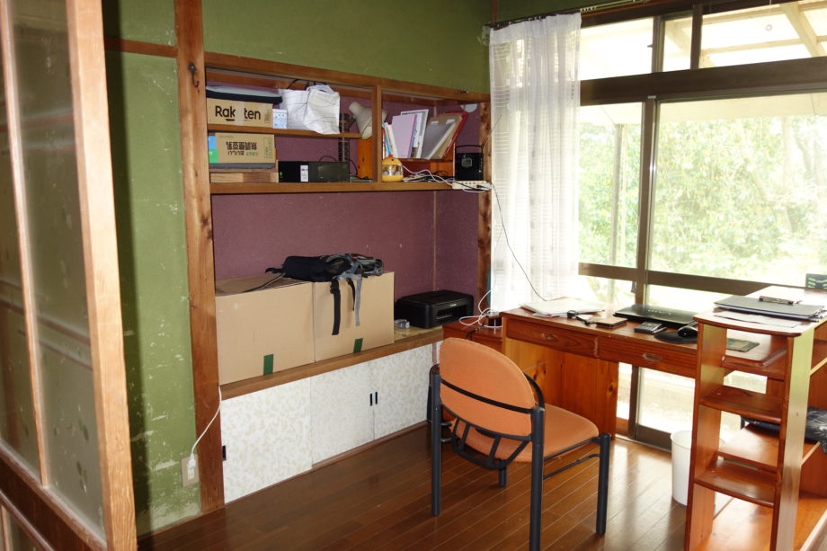 1970s wood house on a large plot in Nagasaki