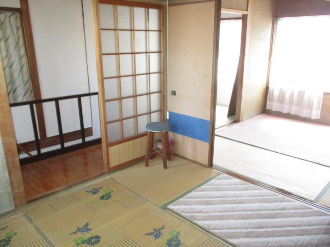 1970s wood house, 15-min walk to station, Okayama
