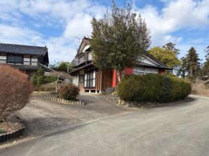 1970s wood house on a large plot in Niigata