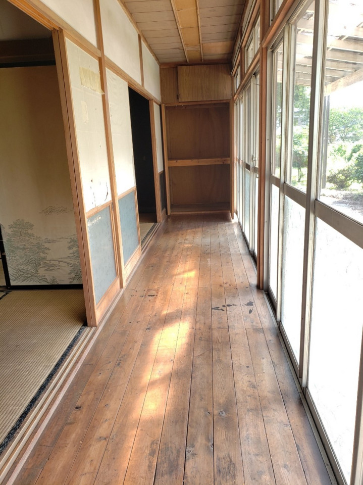1960s wood house on a large plot in Tochigi