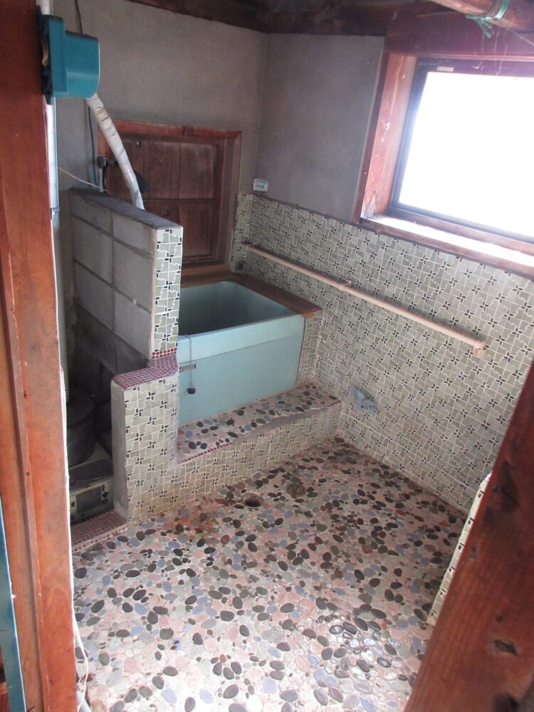 1940s wood house on a large plot in Iwate