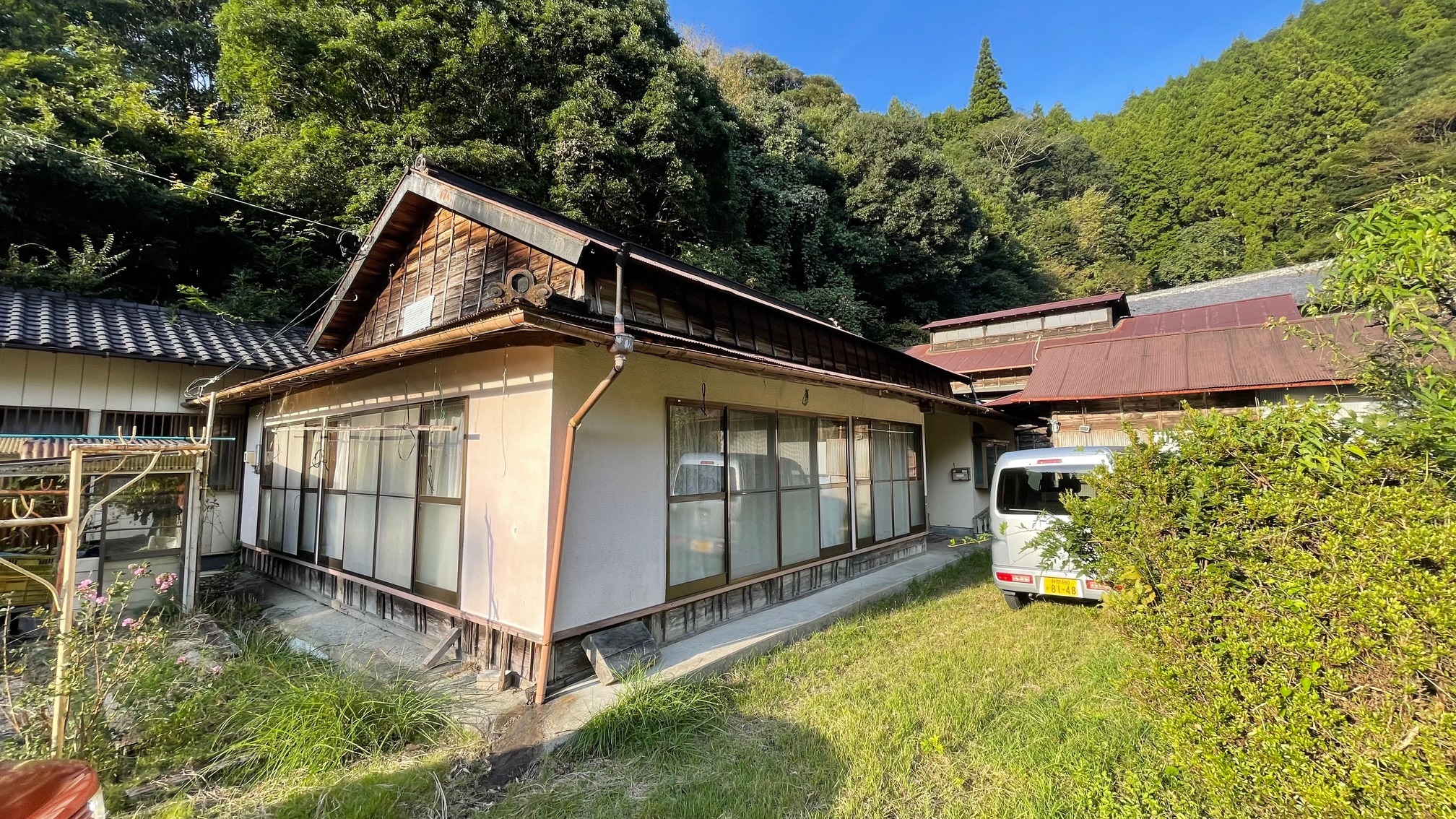1970s wood house on a large plot in Shizuoka