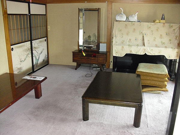 1970s wood house with storehouses in Iwate