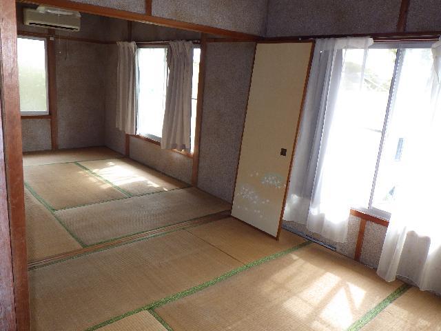 1970s wood house, 12-min walk to station, Nagasaki