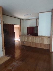 1980s wood house on a large plot in Niigata