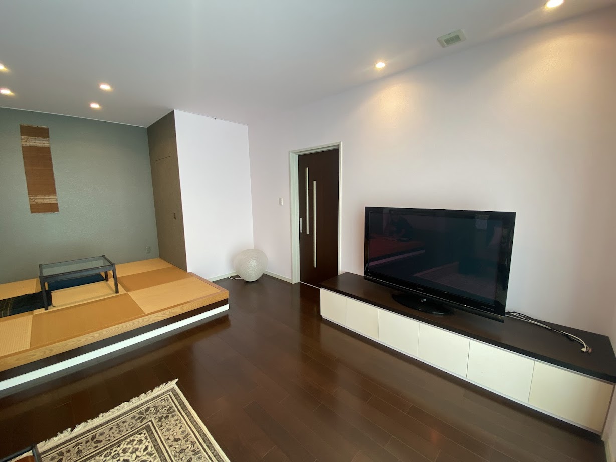 2000s concrete house, 8-min walk to station, Toyama
