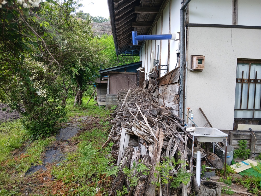 1940s wood house on a large plot in Iwate