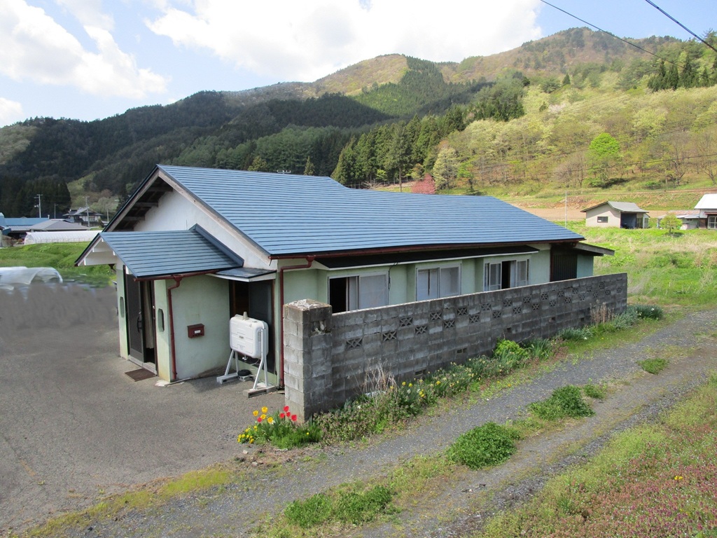 1960s wood house with outbuildings in Iwate