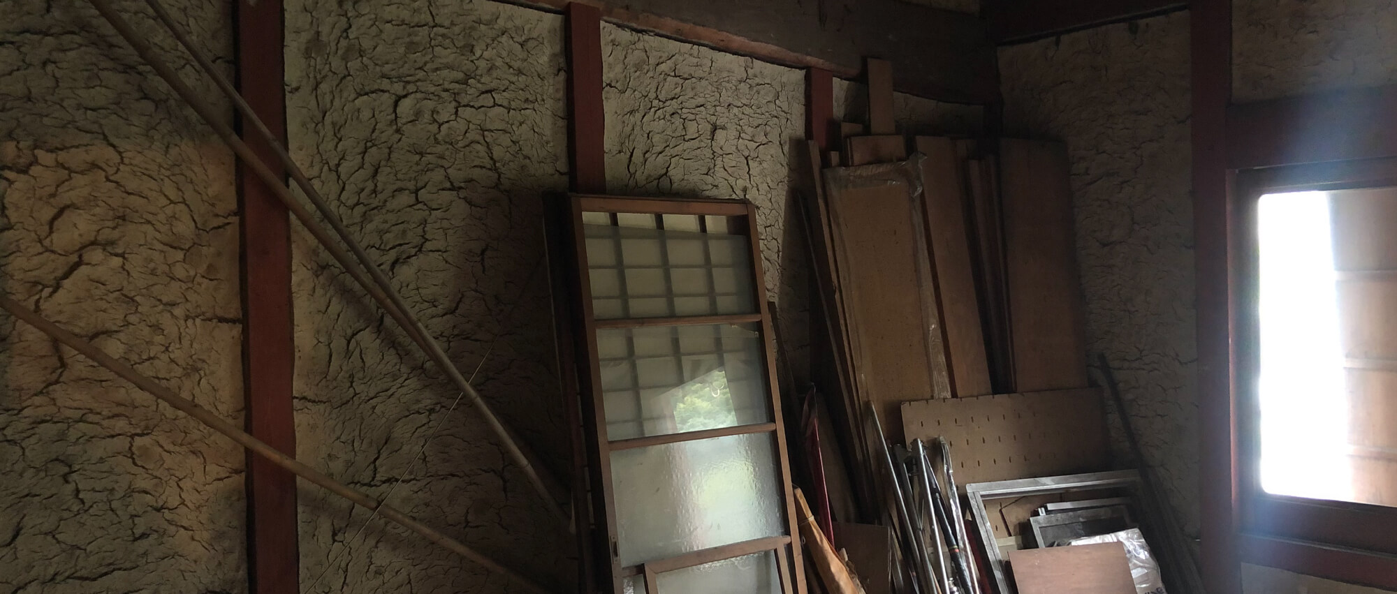 Wood house with storehouses in Shiga